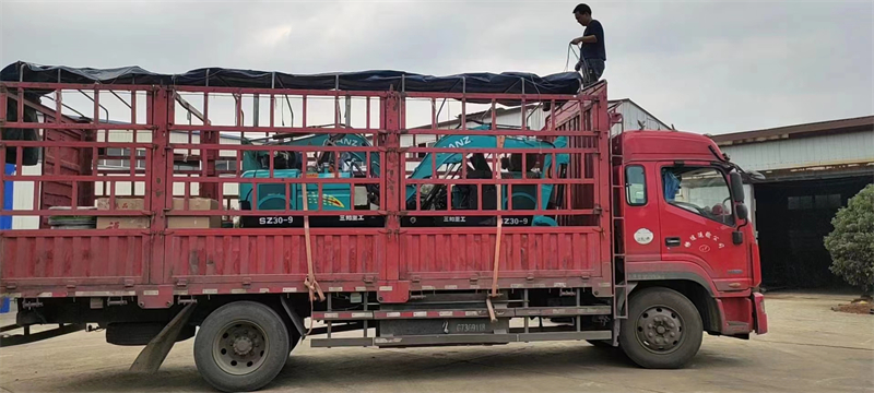 客戶定機(jī)裝車準(zhǔn)備送達(dá)